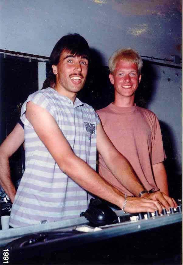 Martijn achter de draaitafels in 1991